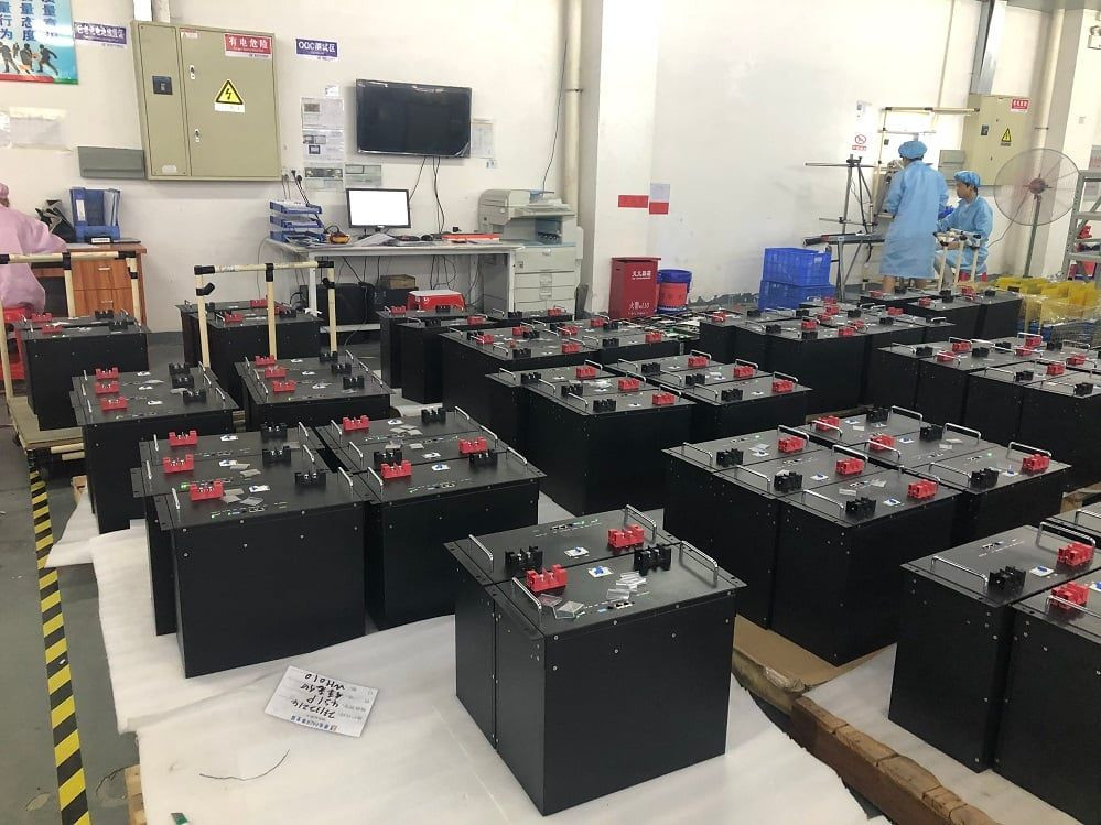 Pinsheng CE Εγκρίθηκε 48V 10KWH 20KWH 30KWH 40KWH Ηλιακή μπαταρία μετατροπέα 51.2V Εναρμονίσιμη μπαταρία αποθήκευσης ενέργειας LiFePO4